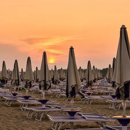 Beachfront Flat With View דירה ביביונה