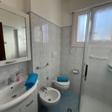Beachfront Flat With View דירה
