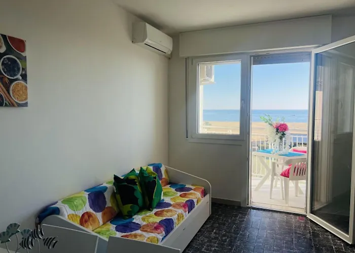 Appartement Beachfront Flat With View *