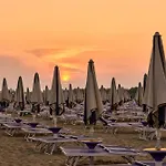 Beachfront Flat With View Lägenhet Bibione