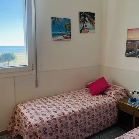 Beachfront Flat With View 아파트