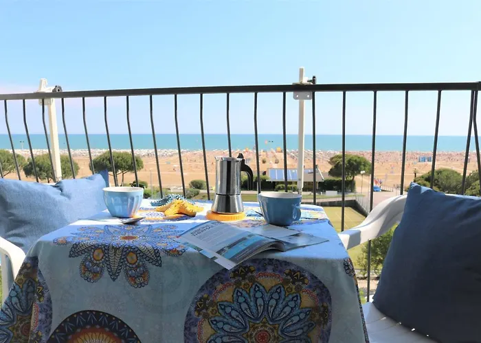 Beachfront Flat With View * ビビオーネ